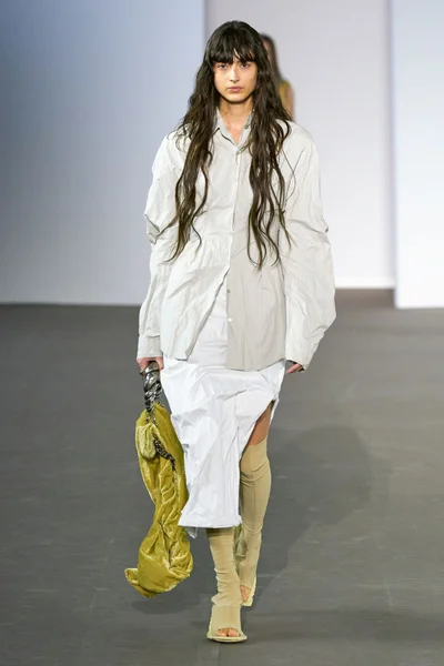 Look 19
